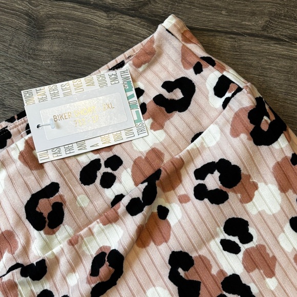 LuLaRoe Leopard Print Women Shorts - Picture 2 of 4
